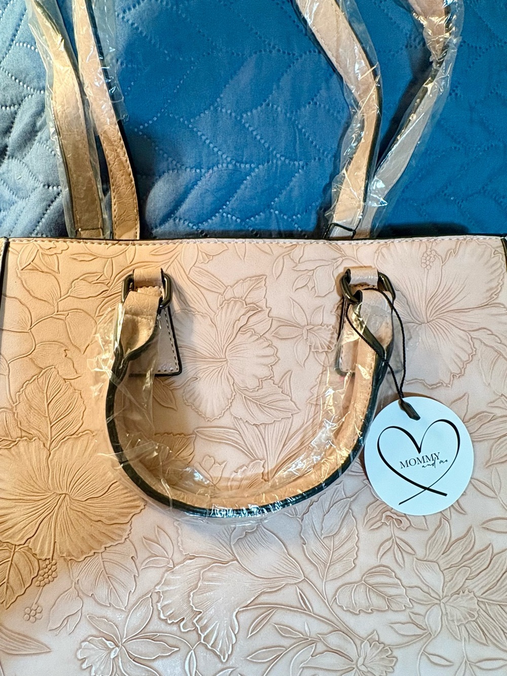 2pc-Pale Pink Embossed Hibiscus Tote Handbag w/matching Mini Bag - Picture 8 of 12